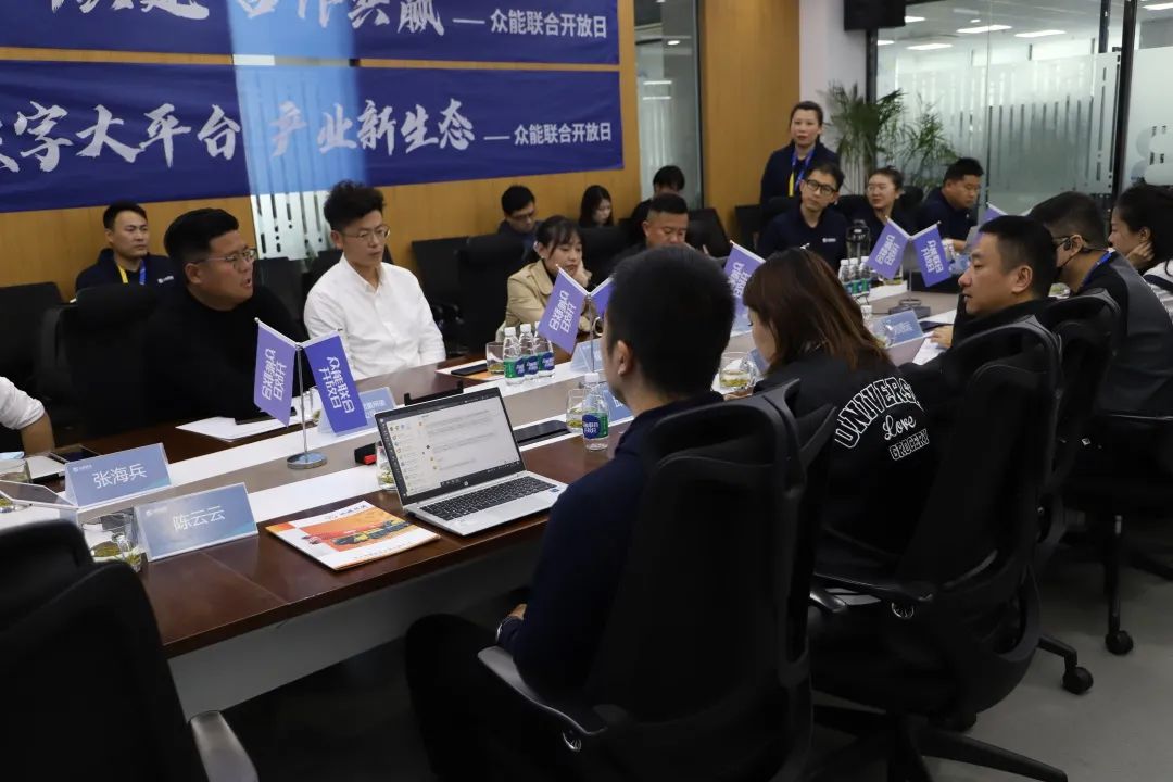 积极解答商户问题.jpg 积极解答商户问题.jpg